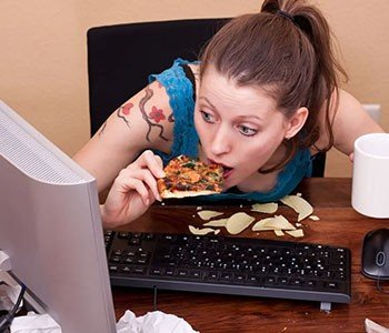 Не ешьте возле компьютера или над клавиатурой